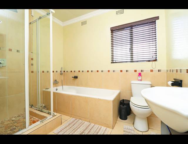 3 BEDROOM HOUSE FOR SALE IN KEW